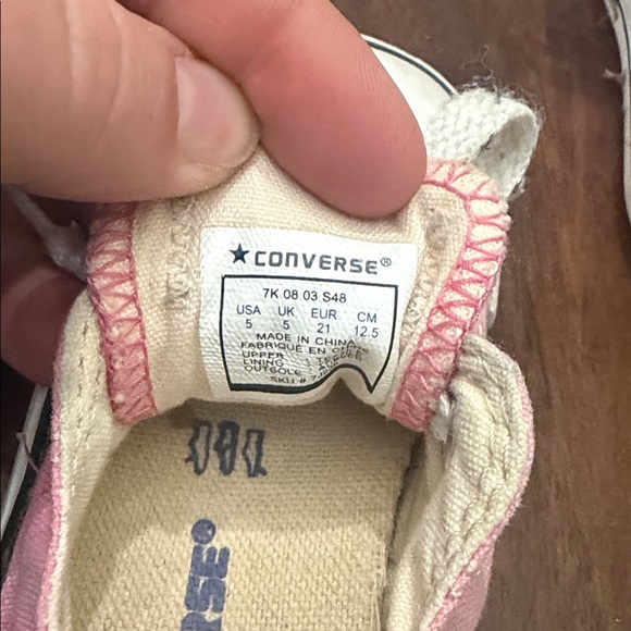 Pink Converse - Picture 4 of 4